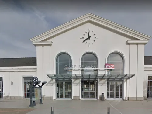 Gare de Laval. Une adolescente saute sur les rails et se faire...